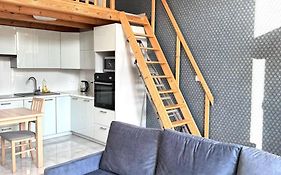 Stylish Apartment In The Centre -By Hik Apartments